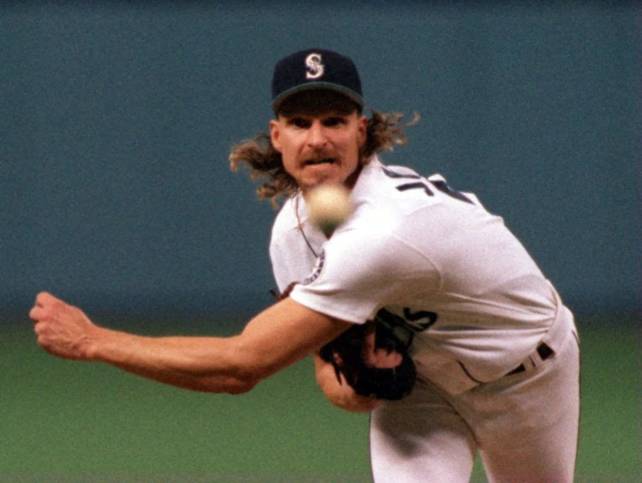 探索MLB史上單場最多三振的傳奇投手，包括Clemens、Wood、Johnson與Scherzer等巨星，了解他們如何締造20K神蹟。深入回顧Carlton、Seaver、Ryan與Cone等名將與紀錄擦肩而過的精彩瞬間，帶你重溫棒球史上最具統治力的投球表現與經典對決。