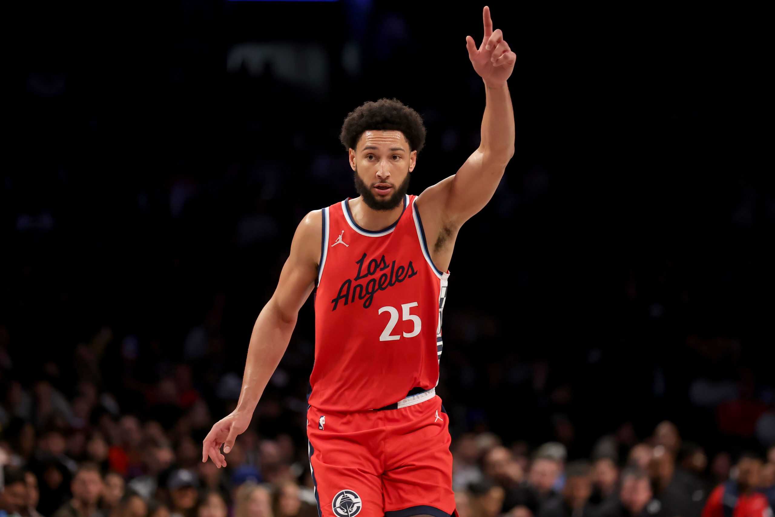 28歲狀元淪底薪邊緣人？Ben Simmons 拒簽低薪合約　離開快艇幾成定局